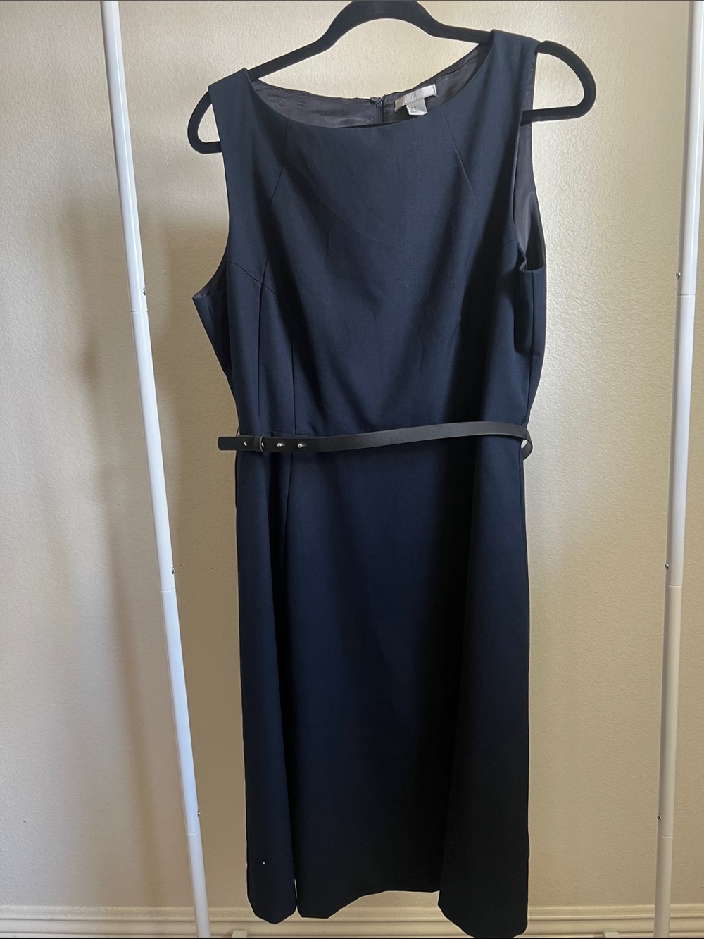 EUC H&M Classic Sleeveless Dark Navy Blue Sheath Dress with Belt Size 16